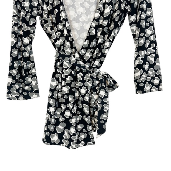 Diane Von Furstenberg | The New Jill Wrap Top Size 4 - Picture 3 of 10